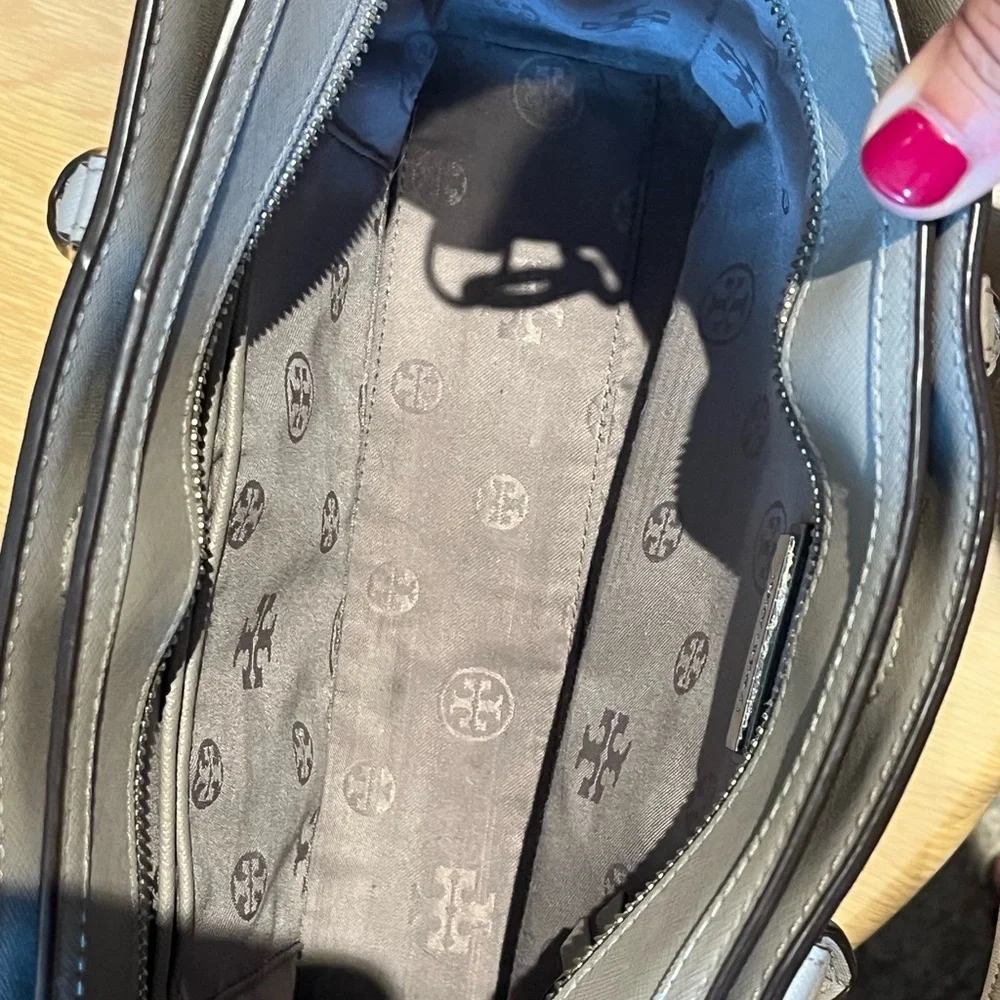 Tory Burch Robinson Small Zip Leather Tote - Picture 12 of 17